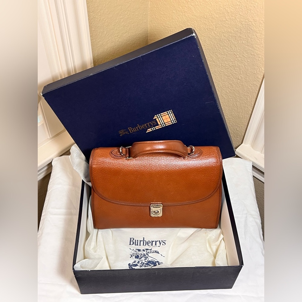 Vintage Burberrys Brown Leather Bag with Plaid Lining - Picture 15 of 16